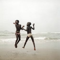 Deux sœurs sur une plage, Apam, Ghana
