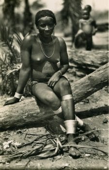 Femme M’Bouaka, province de l’Equateur, Congo belge