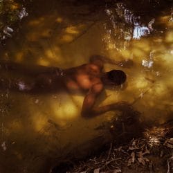 L’homme sous l’eau, rivière Volta, Ghana