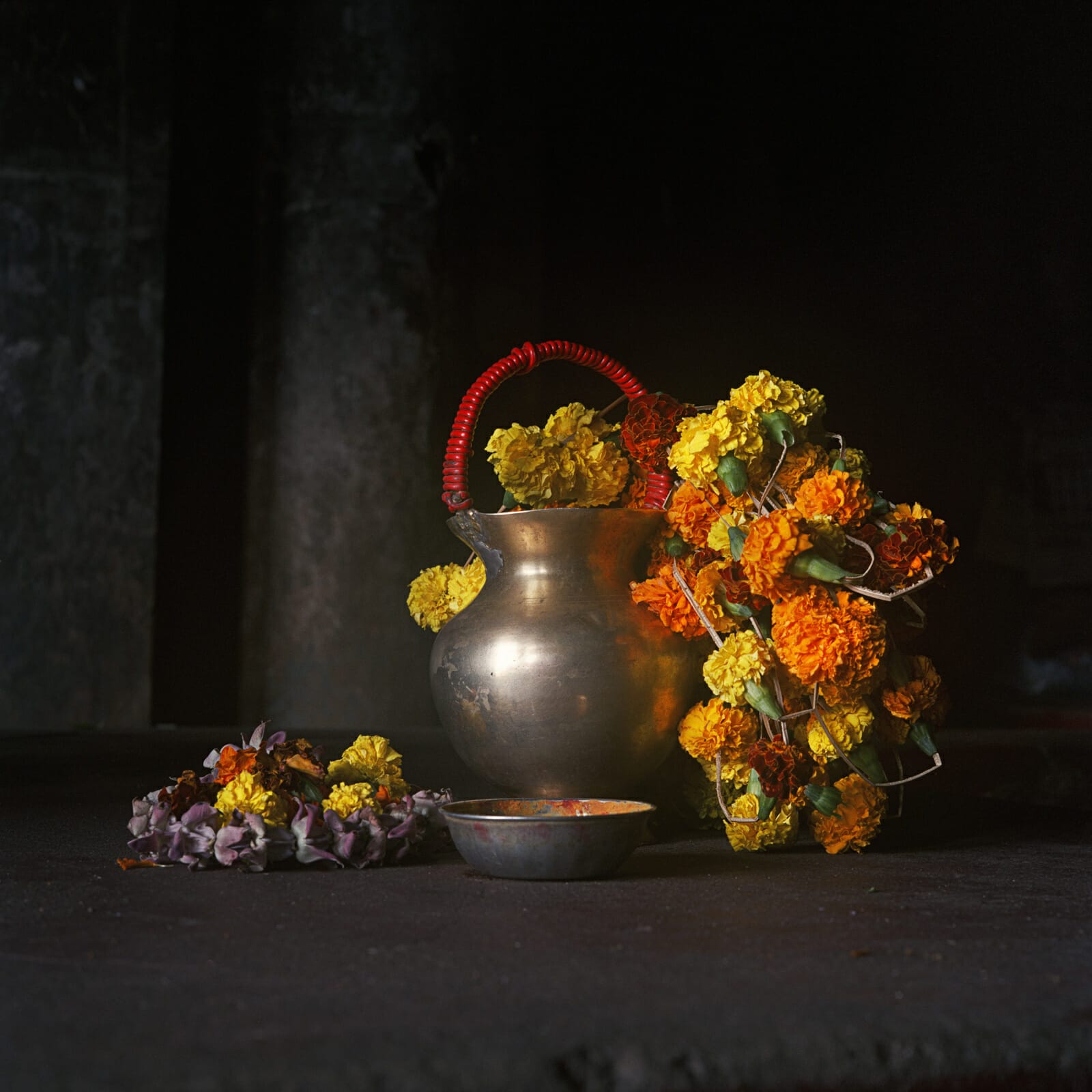 Nature morte sâdhu, marché aux fleurs, Calcutta